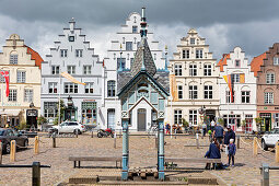 Fountain, well house, market square, Friedrichstadt, Schleswig-Holstein, Germany