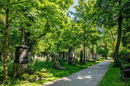 Historische Grabsteine im Friedhof Alter Südfriedhof, Glockenbachviertel München, Bayern, Deutschland
