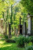 Historische Grabsteine im Friedhof Alter Südfriedhof, Glockenbachviertel München, Bayern, Deutschland