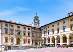 Arezzo; Piazza Grande, Palazzo della Fraternità dei Laici, Palazzo delle Logge, Toskana, Italien