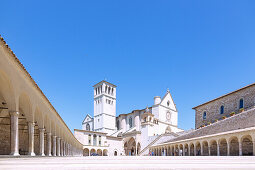 Assisi; Basilica San Francesco; Unterkirche, Oberkirche; Kolonnaden, Umbrien, Italien