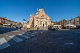 Blick auf die Basilika des Heiligen Antonius in Padua, Italien