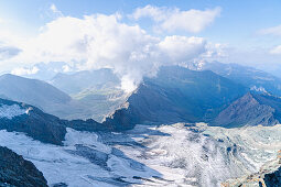  Austria, East Tyrol, Kals, Großglockner, view from the Stüdlgrat to the mountains 