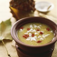 Corn grits with yam and wolfberries