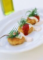 Salmon cakes with chilli dip