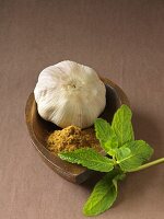 Garlic bulb, caraway and mint (North East African cuisine)