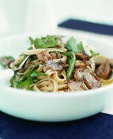 Tagliatelle with a mushroom-mustard sauce and rocket