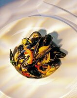Steamed mussels with garlic and peppers