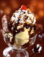 Hot Fudge Brownie Sundae