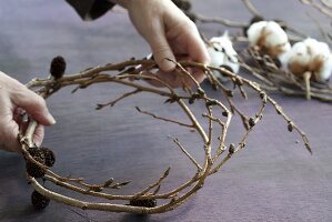 A wreath of alder and cotton