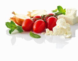 Vine tomatoes, onions and feta cheese