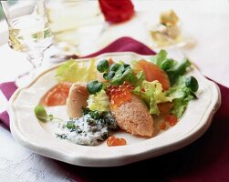 Blattsalat mit Raeucherlachs-Parfait 