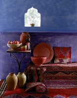 Ethno-Stil: Kelim-Teppiche, Kissen, Schalen und Vasen aus Ton