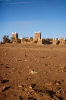 Familien-"Burg" mit charakteristischen Türmen in der Wüste