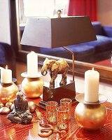 Lampe mit mit Metallschirm und massiven Fuß, Elefantenplastik