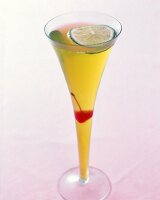 Linzmair's Champagnercockatil mit Kiwisirup, Zitronensaft