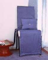 kornblumenblaue Stuhlhusse aus Baumwolle, mit passendem Kissen