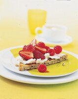 Beeren-Toast mit Frischkäse 