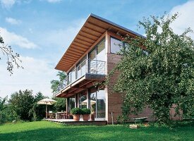 Modernes Holzhaus,Pultdach, große Terrasse + Balkon, große Fenster