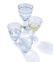 Gläser mit eingeschliffenen Streifen, Wein- und Wassergläser (Still)