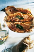 Saltimbocca: Kalbsschnitzel mit Parmaschinken u. Salbei