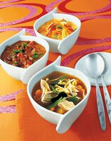 Curry- Linsen- Tomatensuppe, ChiliGulaschuppe, Thai- Suppe