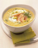 Gurkensuppe mit Forellenfilet 