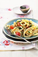 Spaghetti mit Tintenfisch & Tomaten