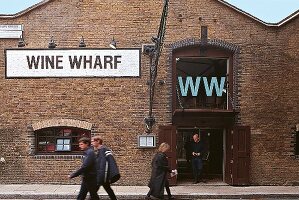 Weinbar Wine Wharf in London, außen, im Vinopolis, Weinmuseum