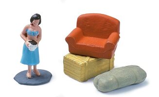 Spielzeugfigur, Frau, Sessel, Kiste, Umzugskiste, Gepäck, Umzug Symbol