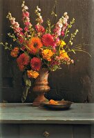 Blumenstrauß mit Sommerblumen in Vase, Dekoration, Studio, innen