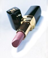 Creme-Lippenstift hell lila, offen, von Chanel
