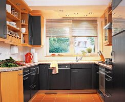 Küchenzeile in U-Form mit Fenster Grau Antrazith