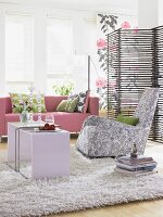 Living room in black and white with pink sofa and bamboo folding screen