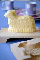 Lamm geformt aus Butter 