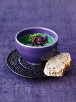 Spinach soup with preserved azuki beans