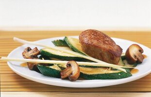 Kalorien-Sparbuch, Schweinefilet mit Zucchini und Champignons