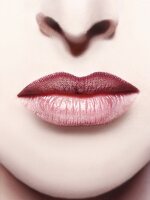 Lippen mit Lippenstift, Highlighter close - up
