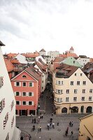 Regensburg: Stadansicht, Blick auf Hausfassaden, Vogelperspektive
