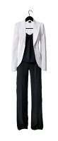 Zusammenstlellung, Overall schwarz, Blazer weiss, elegant