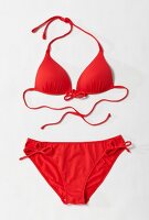 Roter Push-up Bikini mit Bändchen 