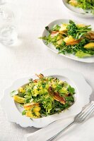 Salat mit Gartenkresse, marinierte Kartoffeln, gebratener Speck