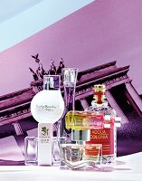 Duft-Trends: Auswahl verschiedener Parfüms, Berlin-Style, close-up