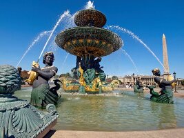 Paris: Place de la Concorde, Meeres- brunnen