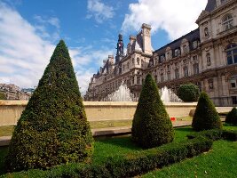 Topiary and fountain in front of Hotel de Ville in Paris, France