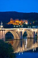 Heidelberg: Karl-Theodor-Brücke abends, Titel