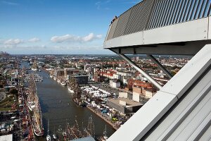 Bremerhaven: Blick vom Atlantic Sail City, Hafen.
