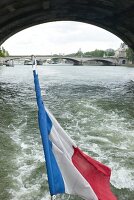 Paris: Blick vom Boot, Flagge. X 