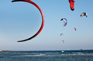 Ostseeküste: Fehmarn, Meer, Kite- surfer