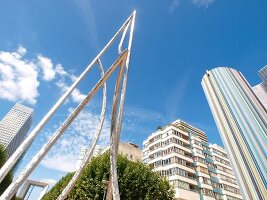 Paris: La Défense, Bürotürme, Himmel blau